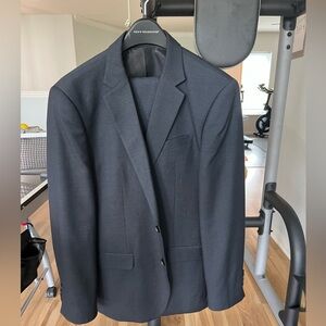 Egara 2 Piece Mens Gray Suit Fits 5’10 Build (Only worn once!)